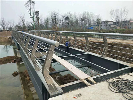 公路防撞护栏质量没问题工艺层层把关