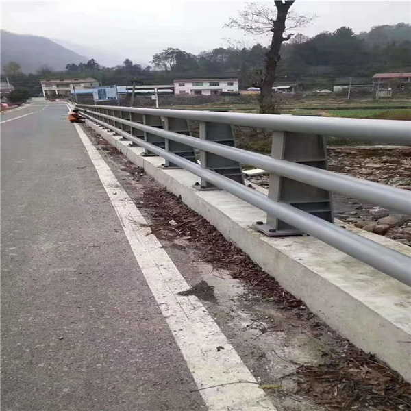 道路防撞机非隔离护栏库存量大