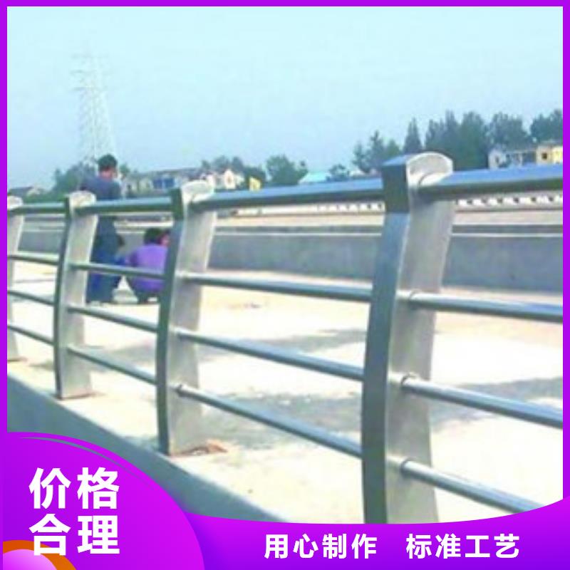 隔离墩护栏厂家防撞钢板立柱栏杆厂家价格当地制造商