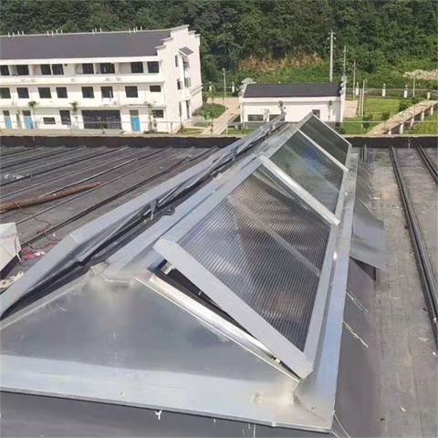 圆拱侧开型排烟窗厂家，价廉当地货源