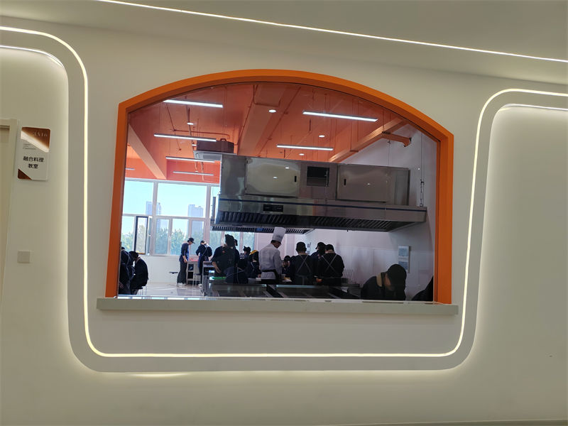 天天实操的烘焙店面运营培训女生学啥专业