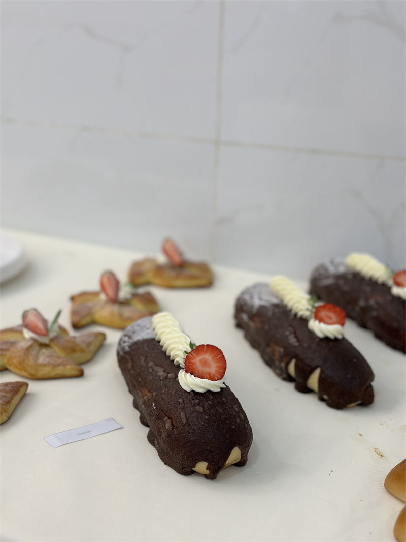 初中毕业学面包烘焙班女孩学什么好