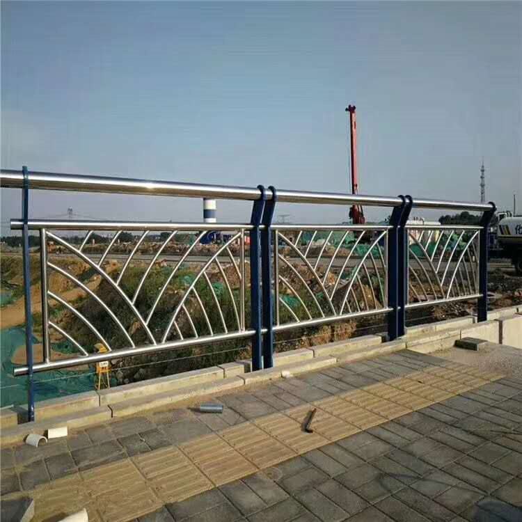 不锈钢复合管栏杆哪有卖