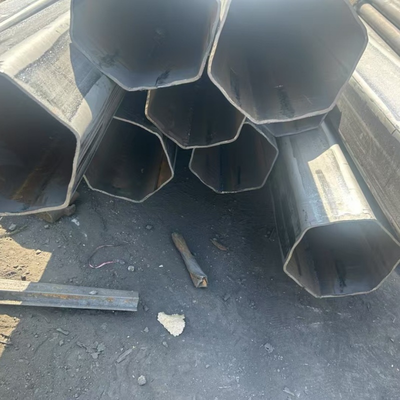 316不锈钢镀锌凹槽管来厂考察