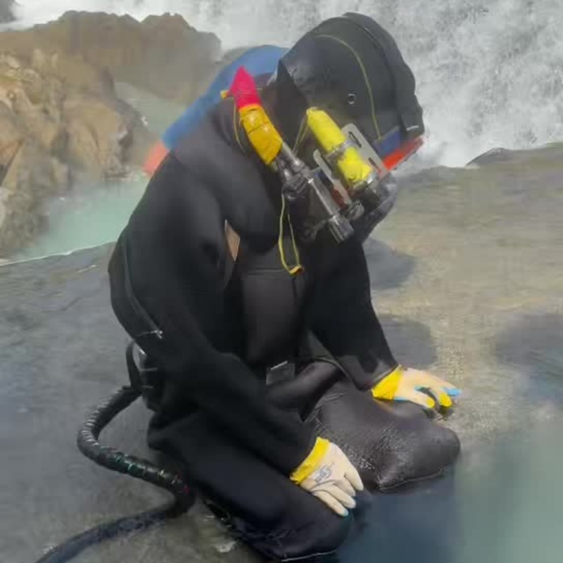 水下蛙人打捞精英团队