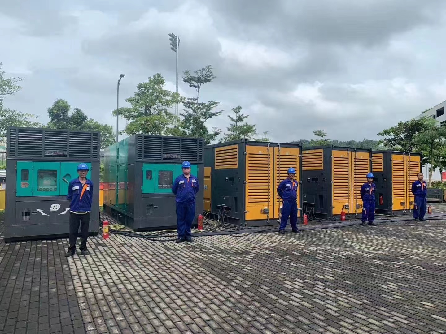 发电机出租/租赁服务（24小时发电）100KW/200KW/300KW/400KW发电机出租低价欢迎合作