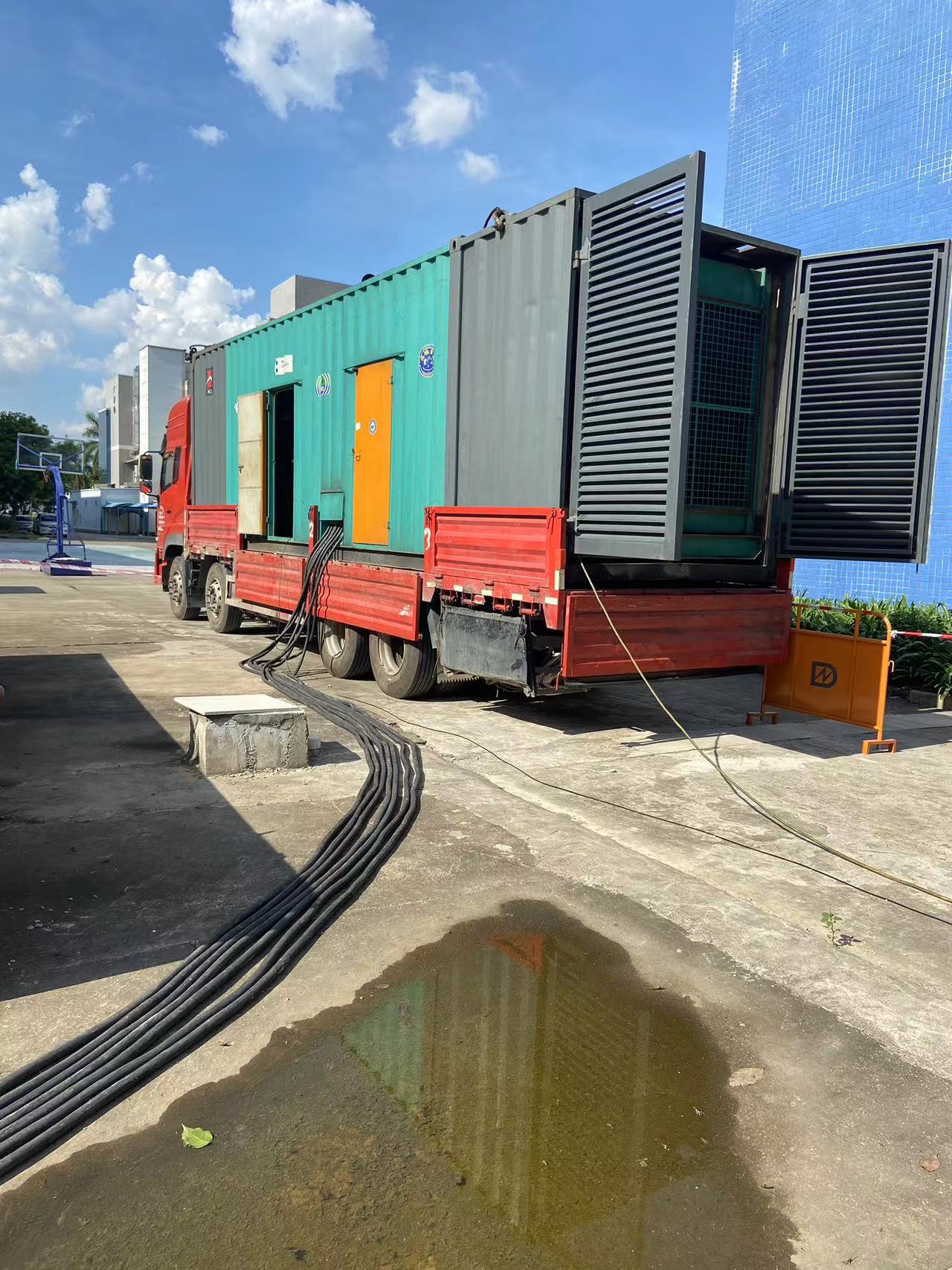 发电机出租本地租赁（50KW/100KW/200KW/300KW发电车租用价格底）电力设备当地公司