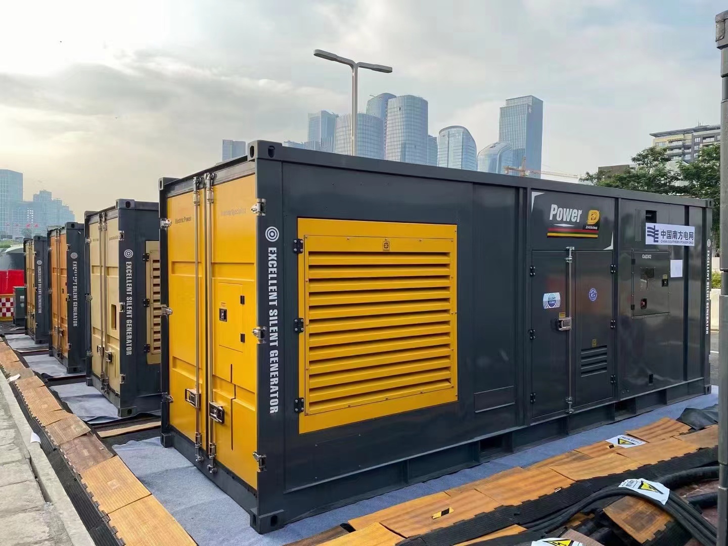 应急发电车/移动电源车出租（24小时发电）100KW/200KW/300KW/400KW发电机出租低价当地生产商