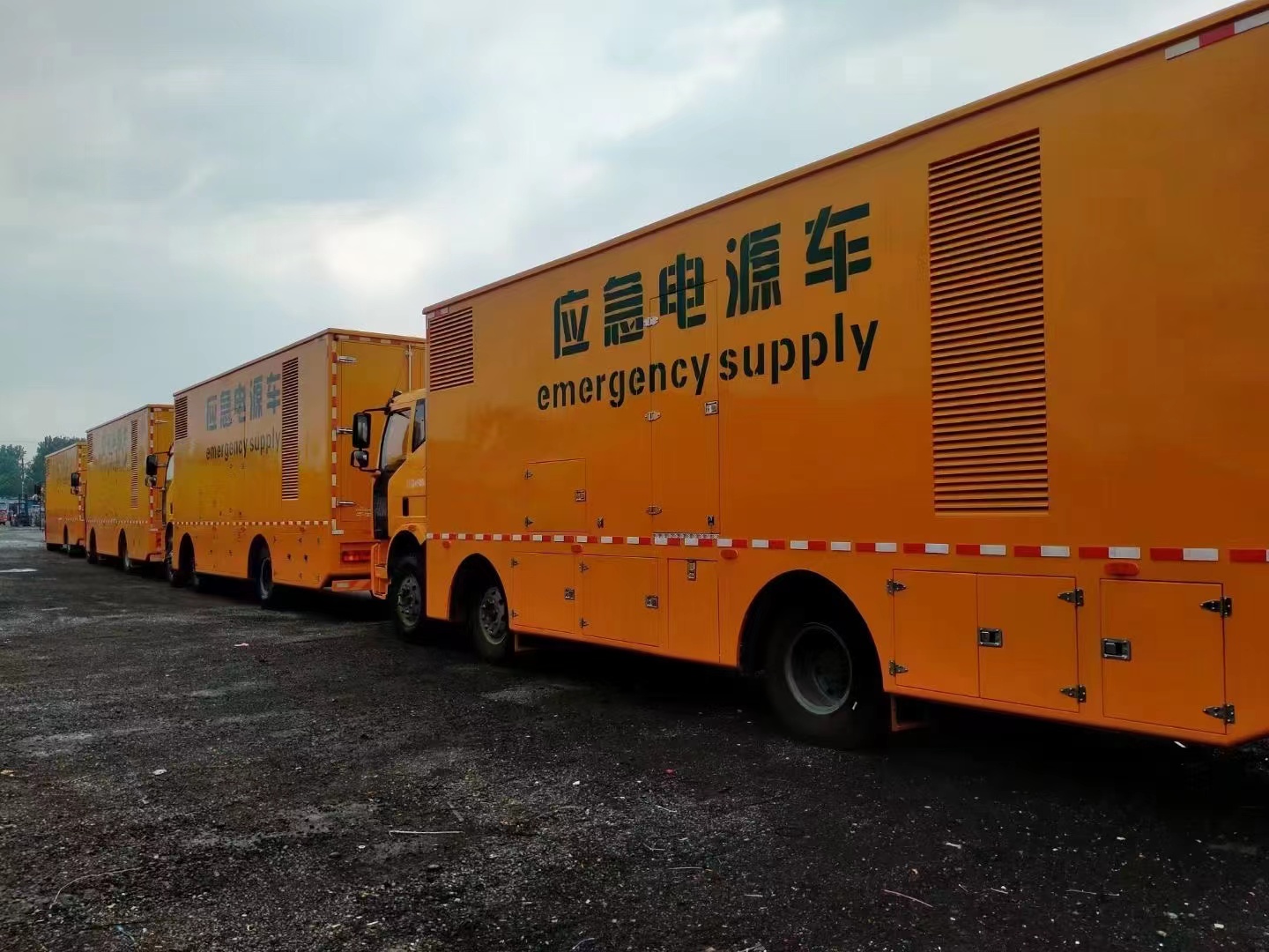 200KW发电机出租租赁400KW发电机电缆线出租UPS电源出租租赁发电机本地正规公司拒绝虚高价品质服务