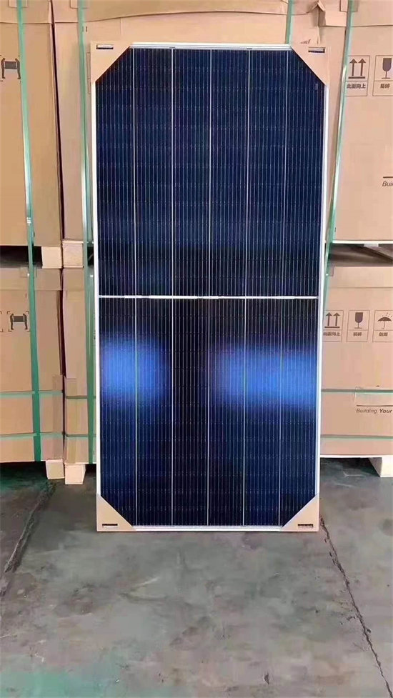 回收光伏板高价大量回收