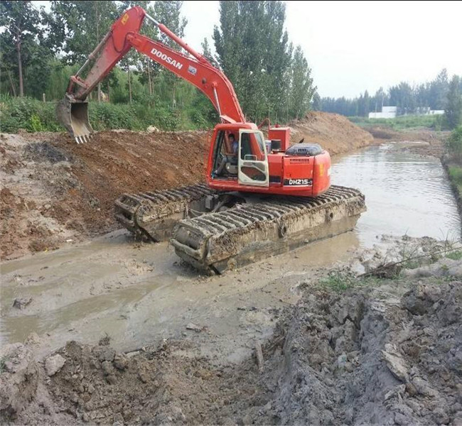 重信誉水上钩机出租厂家