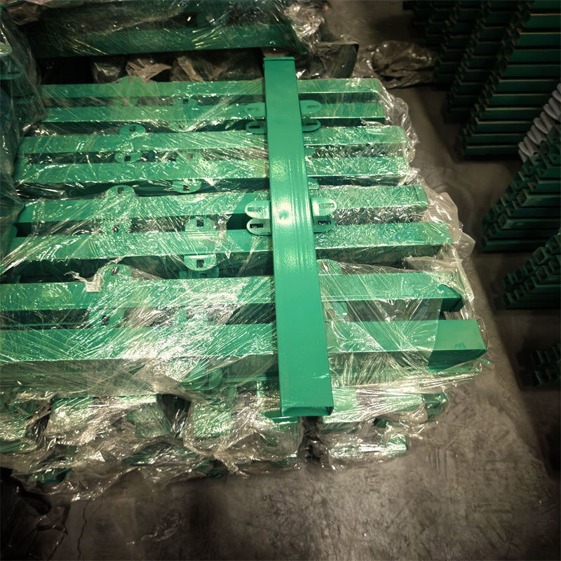 锌钢草坪护栏,焊接草坪护栏专业生产设备