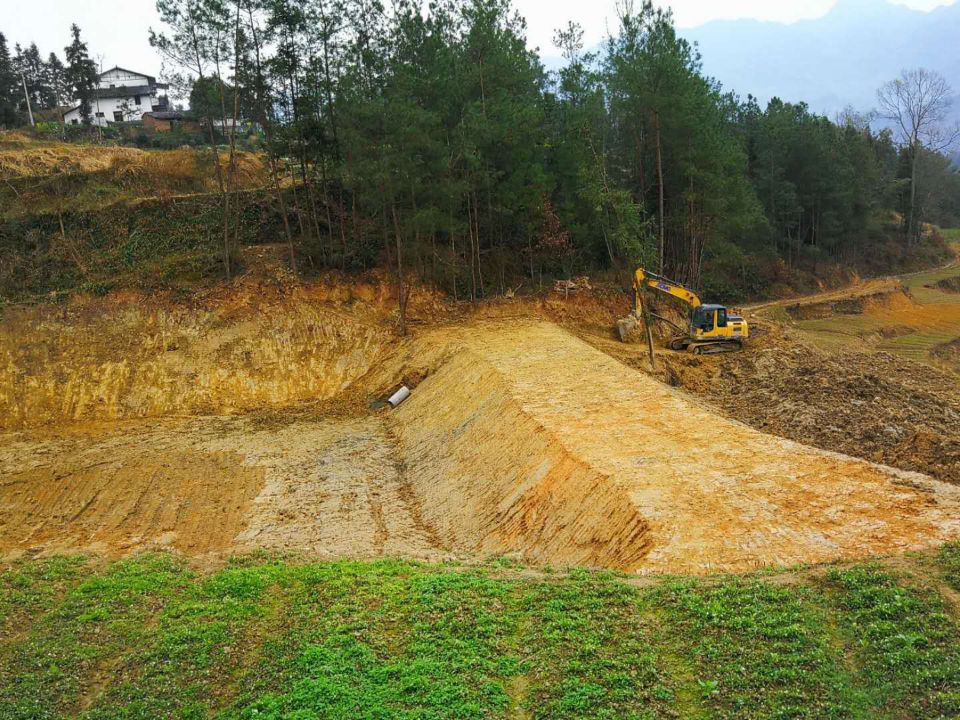 黄土土壤固化剂场地硬化生态路固化土方法